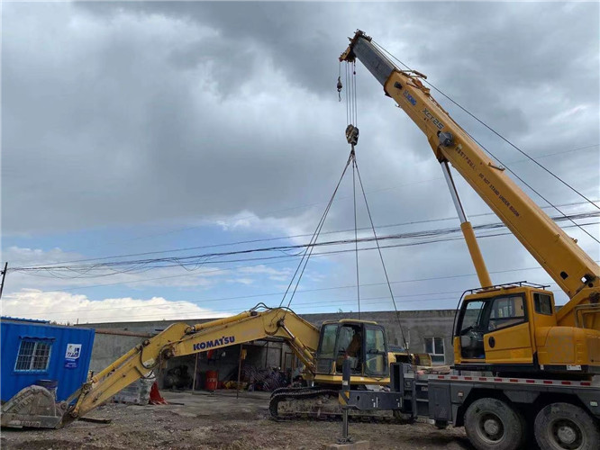 卧龙区25吨吊车的工作半径是多少？