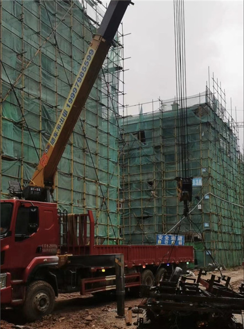 卧龙区“慢工细活”—— 吊车的 “微动控制” 技术