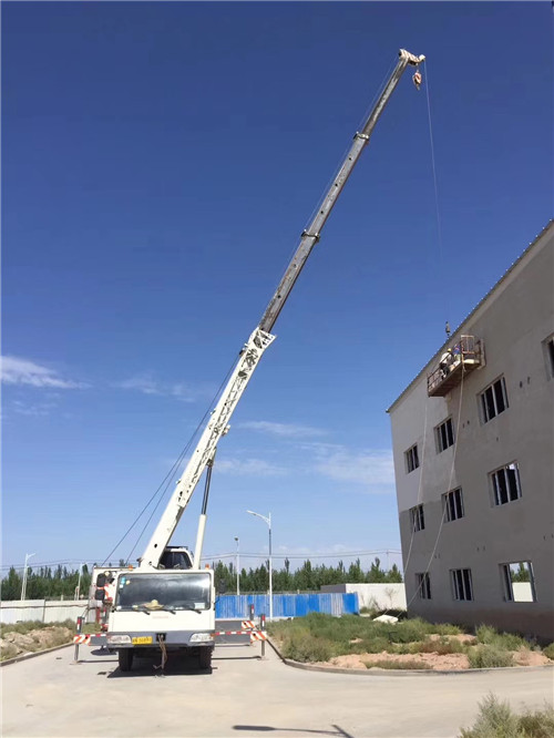 卧龙区“轻装强干”—— 吊车的 “轻量化臂架” 技术